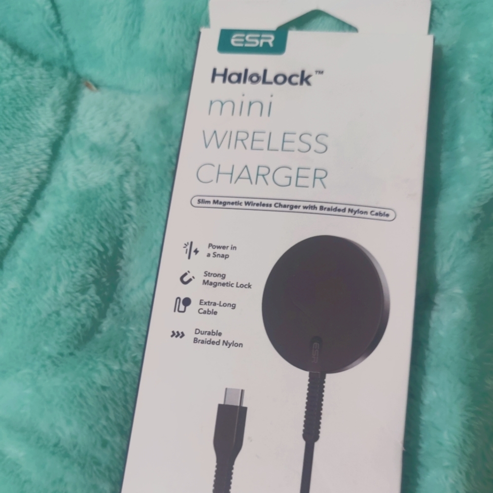 ESR wireless magnetic charger for apple phone 14